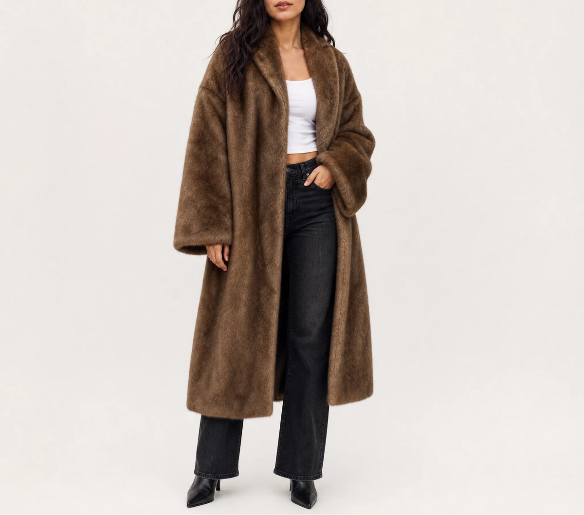 Vianne Chelsea boots worn with trousers